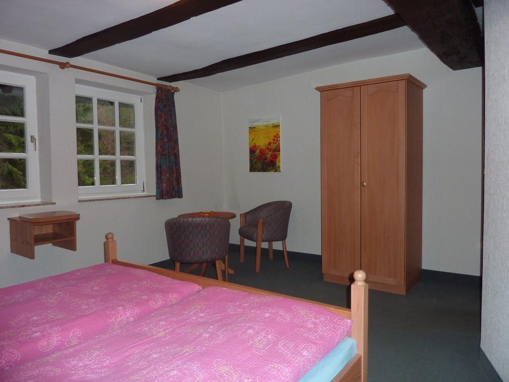 Hof Guttels Waldgasthof Ferienpension Rotenburg an der Fulda Exterior photo